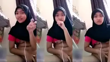 Remaja Berhijab Pintar Bergaya Di Depan Kamera poster